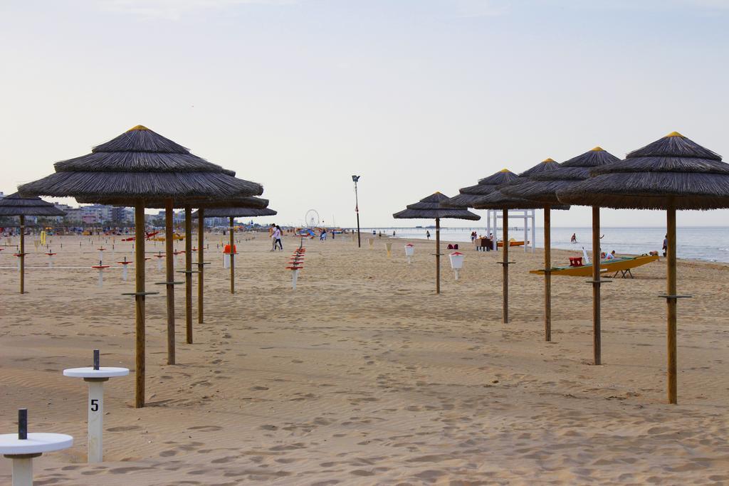 Hotel Amoha Римини Экстерьер фото