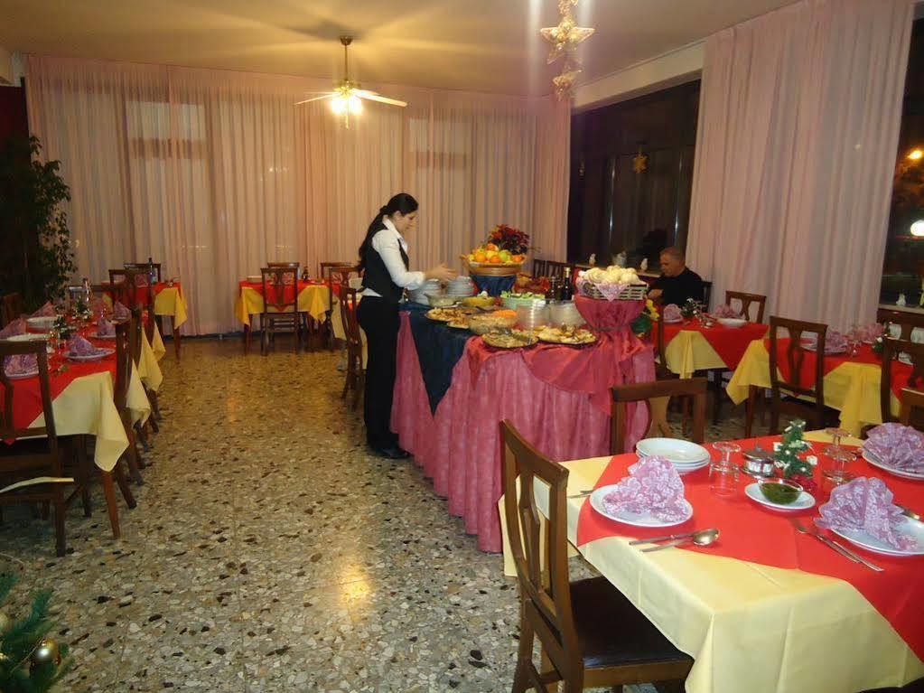 Hotel Amoha Римини Экстерьер фото
