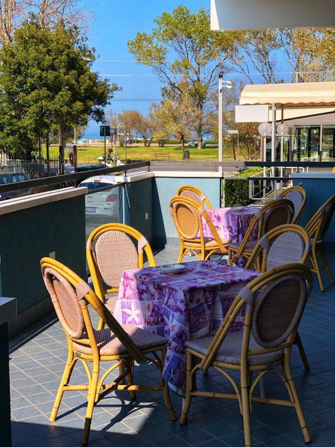 Hotel Amoha Римини Экстерьер фото