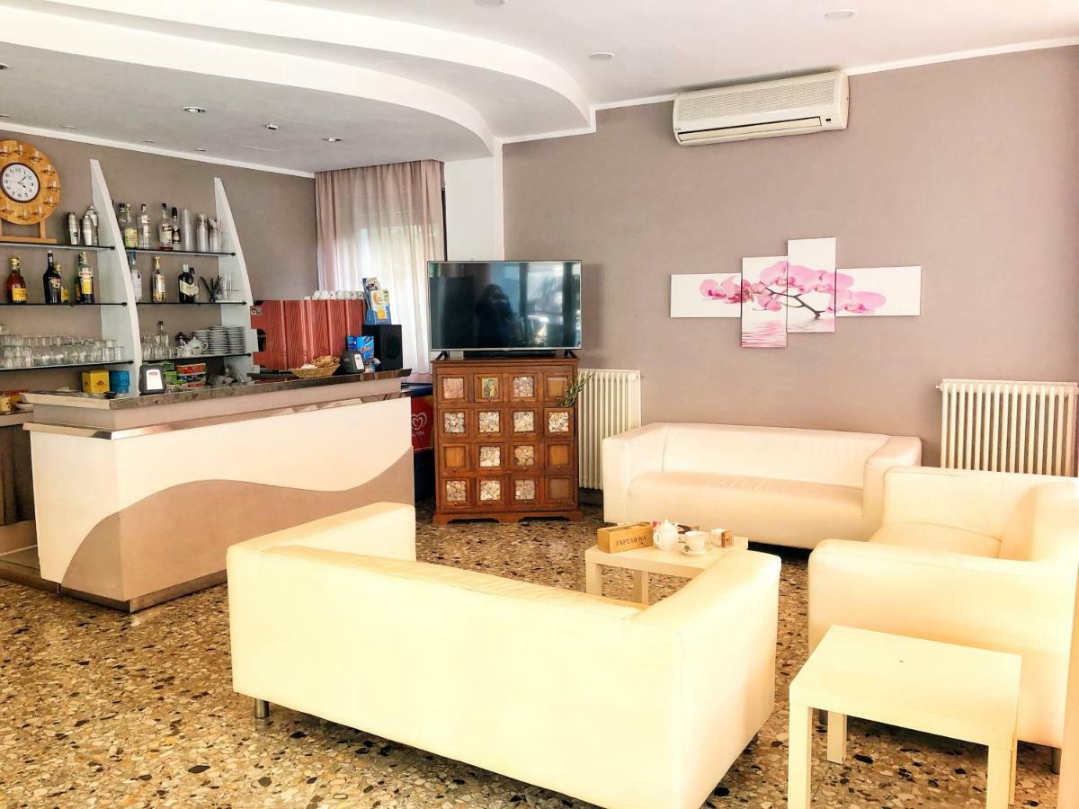 Hotel Amoha Римини Экстерьер фото